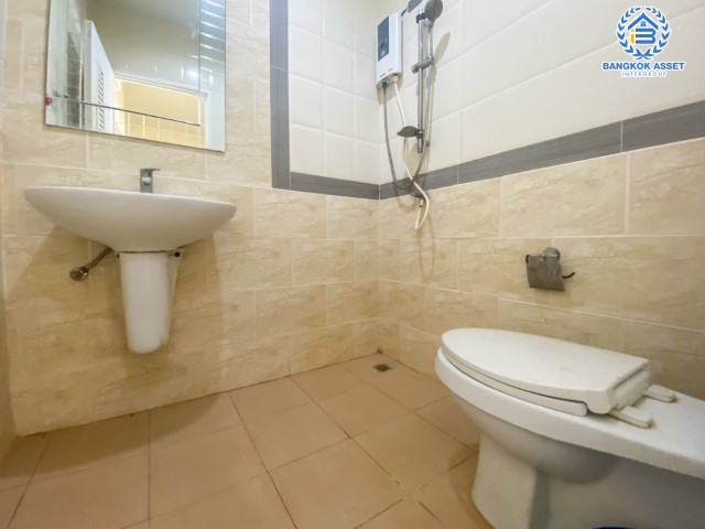 *****ทาวน์เฮ้าส์มือสองย่านนนทบุรี ม.โกลเด้นทาวน์ รัตนาธิเบศร์-สถานีรถไฟฟ้าบางพลู เนื้อที่ 19.2 ตร.ว. ฟังก์ชัน 4 ห้องนอน 2 ห้องน้ำ 1 ที่จอดรถ บนทำเลเดินทางสะดวก เชื่อมต่อถ.รัตนาธิเบศร์ เพียง 6 นาทีก็ถึงรถไฟฟ้าสายสีม่วง "สถานีบางพลู" จองเลย!